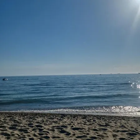Alea 300m From Beach, Umbrella And Sunbeds Included, Parking, Wifi, Up To 5 People