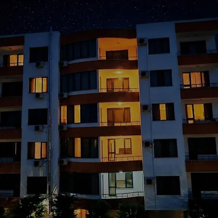 Alea 300m From Beach, Umbrella And Sunbeds Included, Parking, Wifi, Up To 5 People דירה גולם