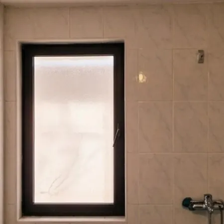 Alea 300m From Beach, Umbrella And Sunbeds Included, Parking, Wifi, Up To 5 People * Golem (Tirana)