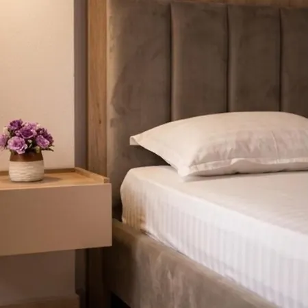 Alea 300m From Beach, Umbrella And Sunbeds Included, Parking, Wifi, Up To 5 People Appartement Golem (Tirana)