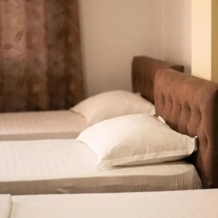 Alea 300m From Beach, Umbrella And Sunbeds Included, Parking, Wifi, Up To 5 People Golem (Tirana)